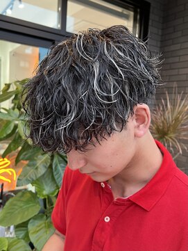 フィフス トウキョウ (fifth TOKYO) 緩めシャドウパーマメンズ縦落ちパーマ波巻きツイストスパイラル