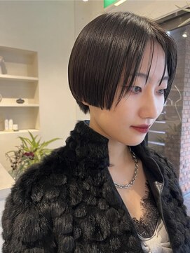 スロウ 代官山(Sraw) ラインのあるショート ハンサムショート 顔まわりカット