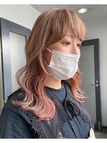 シェリア(Shelia) バイカラー×イヤリングカラー×ピンクカラー×くびれミディ