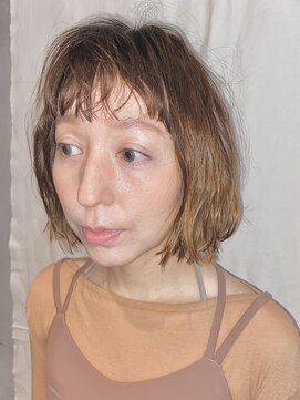 オマ(Oma) ニュアンスカラー/外ハネボブ/ウェーブヘア