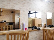 ヘアカラー専門店 フフ エミテラス所沢店(fufu)の雰囲気（スタイリング剤を豊富にご用意。セルフブローでも安心♪）