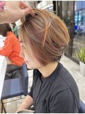 大人ハイライトカラーオレンジピンクハンサムショート前髪なし