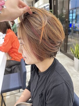 ステア ケース(stair case) 大人ハイライトカラーオレンジピンクハンサムショート前髪なし