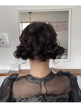 ヘアーアンドメイクアップモパ ツインアレンジ