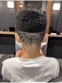 スパイダーライン×キッズショート｜目立つデザインヘア