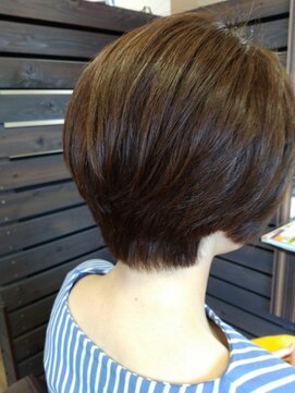 ラ テール バイ パーム ドゥ クープ(La Terre by perm de coupe) ふんわりショートボブ