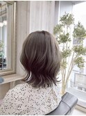 大人のミルクティーベージュ　外ハネ伸ばしかけ　ミディアム