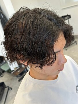 フゥ 宇都宮(FeU) 波巻きパーマセンターパートツイストスパイラルパーマ刈り上げ