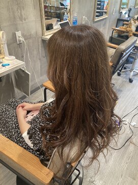 パダ(PADA) ベージュ系のカラーでロングヘアもサラサラに！