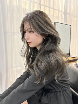 キティー サカエ(kiti SAKAE) 10代20代30代前髪あり ハッシュカット オリーブグレージュ