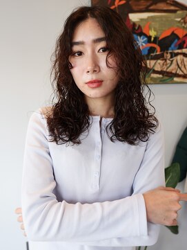 シアラ(ciala) ミディアムスプリングパーマ