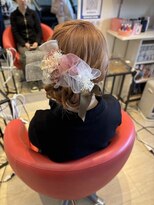 ヘアーリゾートラシックアールプラス(hair resort lachiq R+)&nbsp;卒業式サイドシニヨン