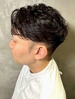 ディスイズバーバーサード(THIS IS BARBER 3rd)&nbsp;マッシュショート ニュアンスパーマ ツーブロック 刈り上げ 30代