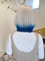 ハイク(HYKE)&nbsp;ホワイトブロンド×ブルーエンドカラー｜ハイトーンボブ