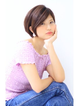 アルターシェリー(aL-ter che'rie) 【究極の美シルエット】首を細っそり魅せるショートネープボブ