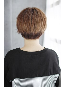 ミラー プラス エヌ(MIRROR+n) 20代30代40代　表情豊かな大人ショート【宝塚】