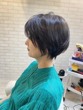マーリャヘアー(mallia hair) くびれショートヘア