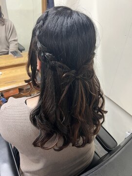 リエラ 新宿(RIERA) リボンハーフアップ