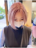 ブリーチワンカラーペールピンク/センターパートショートボブ