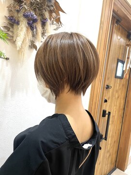 フゥカ 類家店(fuka) 八戸前下がりショート　グレージュ20代30代40代50代