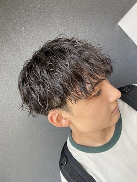 クオル 立川(QOL) ナチュラルツイスパ 刈り上げマッシュ