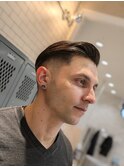 海外風スリックバックサイドパートスキンフェードメンズカット