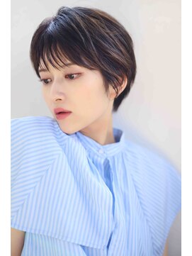 ウル(ulu) ショートヘア　ショートレイヤー　透明感カラー　白髪ぼかし