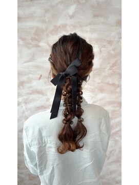 アリスバイヘアーモア(ALICE by Hair More) ツイン編み下ろしヘア