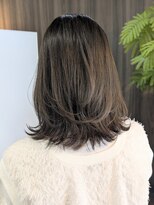 カミエ(kamie)&nbsp;【kamie北浜】カーキカラーやオリーブカラーを明るい白髪染めで