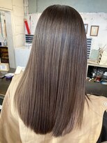 スリースリーナイン ヘアーアンドメイク(339 hair&make) ダメージで膨らんだ毛髪をツヤツヤに