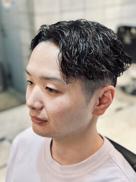 フランクスバーバー アンド ビアークラブ(FRANK'S BARBER and BEER CLUB) ツイストパーマツイストスパイラルパーマツーブロック刈り上げ