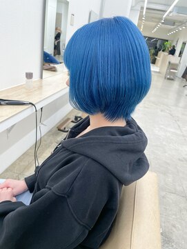 ニュート(Neut ) ハイトーンビビットブルーカラー/くびれボブ/ケアブリーチ名古屋