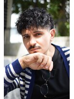 オルト(Altn)&nbsp;大人の波巻きスパイラルパーマミディアムロングメンズカットヘア