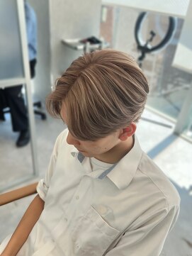 ジーナ 天神(Zina) 寒色ベージュ×センターパート