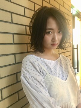 アールヘア ナチュラルアンドオーガニックサロン 大人の切りっぱなし外ハネボブ【モノクロームグレージュカラー】