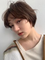 ローウェ 名駅(Louwe)&nbsp;小顔エアリーアンニュイショートベージュ[名駅/名古屋駅前]