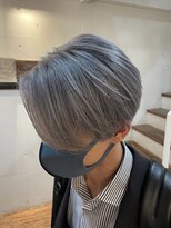 スタジオフォーエイチ(STUDIO 4H)&nbsp;ハイトーンシルバー/絶壁補正カット/グレージュ/ブリーチカラー