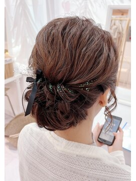 アマレット 東京駅八重洲店(amaretto) ホログラムでキラキラ♪ルーズシニョンアップスタイル