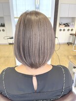 レッド(ReD)&nbsp;ミルクティー　グレージュ　白髪ぼかし　脱白髪染め　ハイライト