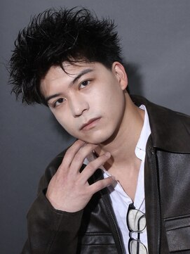 クワトロレオーネ 大阪梅田茶屋町(QUATTRO LEONE) テーパーフェード　フリンジカット　スパイキーショート