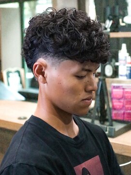 プロショップウェーブ セカンド(PRO SHOP WAVE II) スペインカール/フェザーパーマ/メンズパーマ/テーパーフェード