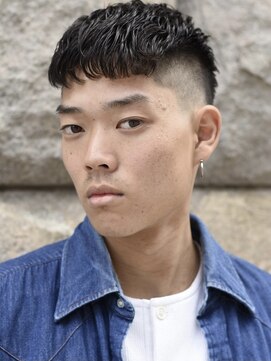 メリケンバーバーショップ コウベ(MERICAN BARBERSHOP KOBE) スーツ短髪ツーブロック束感モテる黒髪シークレットパーマ