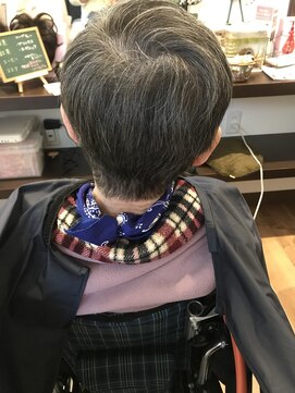 くろーばー 車椅子カット