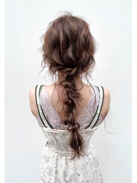 アイユー(ii+U) 編みおろしアレンジ　パーティーヘア　上品