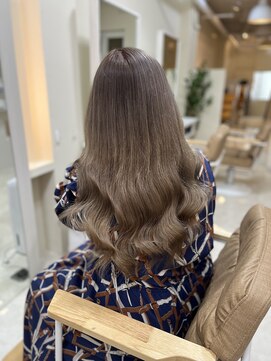 カリーナ(CARINA) ハイトーンカラー/ミルクティーグレージュ