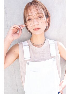 レゴ(REGO) グレージュカラーシルキーべージュ、デザインカラー斜めバング