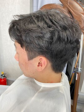 ジェイドット(J.) くせパーマでトレンドスタイル