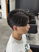 ヒュイル バイ ニアウ(Hwyl by Niau)&nbsp;センターパートニュアンスパーマメンズカットパーマ刈り上げ