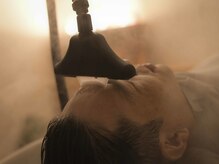 オッディーヘアー アンド スキン(ODDIY HAIR&SKIN)の雰囲気（当店オリジナル施術！頭浸浴×育毛促進剤・保湿剤チャージ）