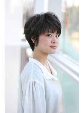 ミスエッセンス(MISS ESSENCE) グレージュ陰影カラーで躍動感ショートボブ/ミスエッセンス竹下